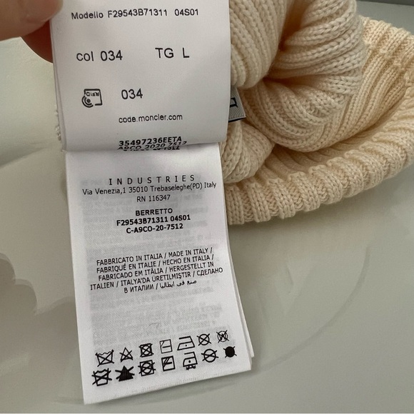 Moncler beanie with matching pom pom silk white - girl size L - Picture 6 of 8